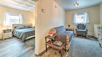 Apartment (1 Bedroom) | 1 bedroom, laptop workspace, bed sheets