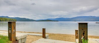 Elegant Priest Lake Townhome ~ 1 Mi From Lake