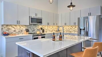 ุงูู
ูุดุฃุฉ ู
ู ุงูุฏุงุฎู