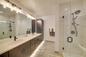 Apartment (3 Bedrooms) | Interior - Elegant Priest Lake Townhome ~ 1 Mi From Lake (Priest River)