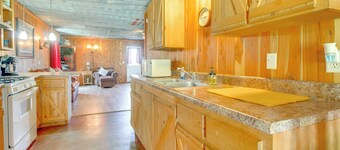 Secluded Everton Retreat w/ Ozark Mountain Views!