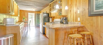 Ozark Mtn Views: Secluded Everton Retreat