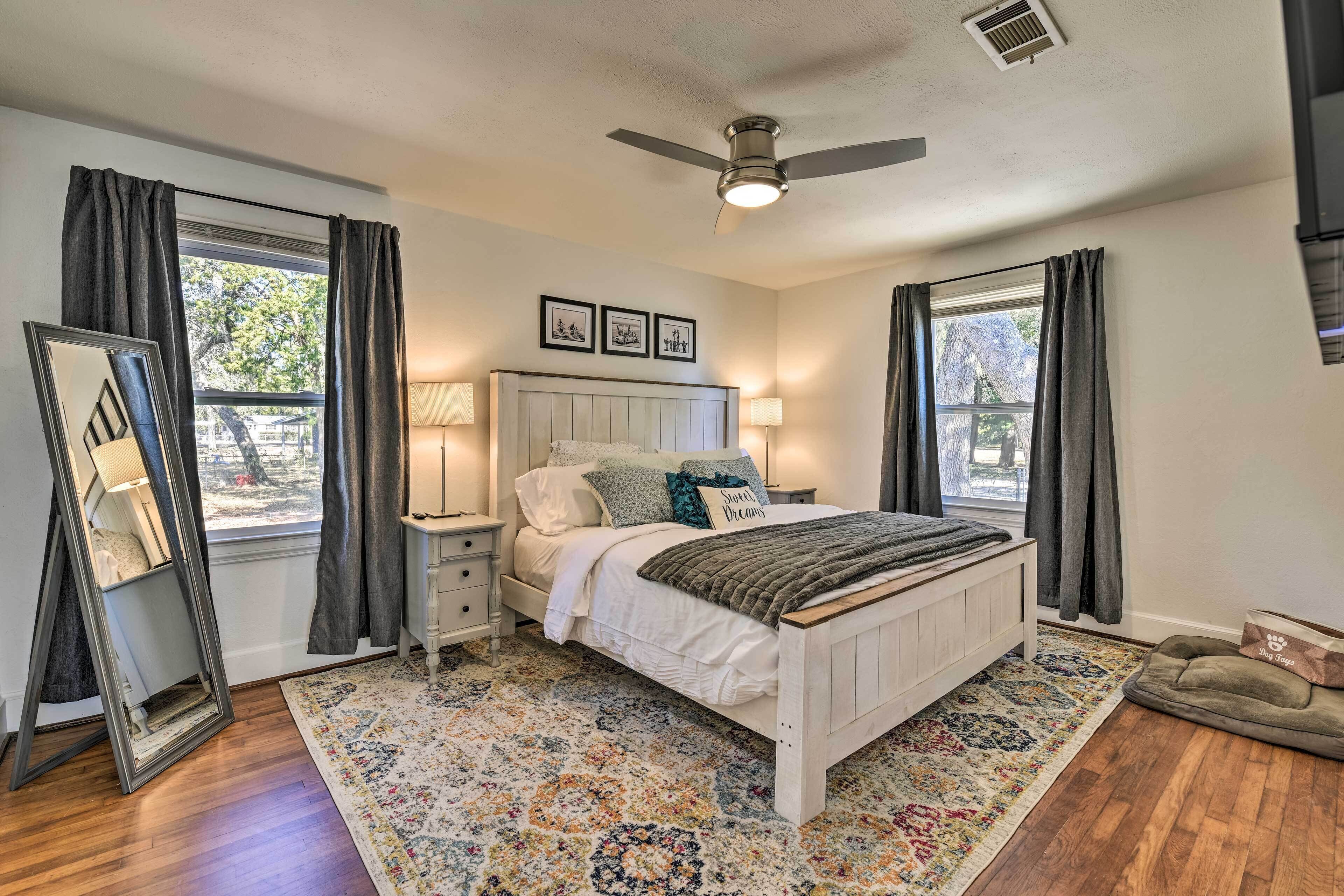 Retro Bay Cottage Near Destin, Dog Friendly!