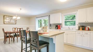 House (3 Bedrooms) | Private kitchen | Microwave, oven, stovetop, dishwasher