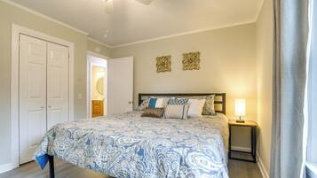 House (3 Bedrooms) | 3 bedrooms, laptop workspace, iron/ironing board, bed sheets