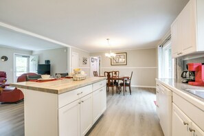 Casa (3 Bedrooms) | Cocina privada | Microondas, horno, placa de cocina y lavavajillas