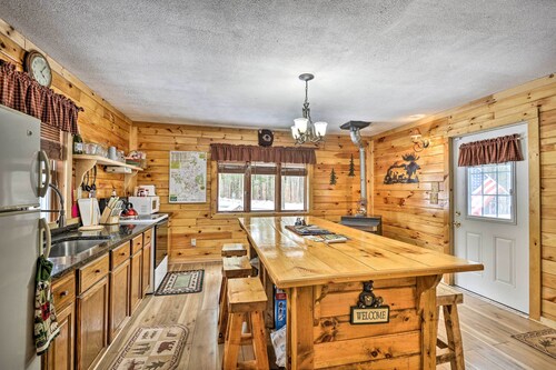 Pet-friendly Brantingham Cabin by ATV Trails