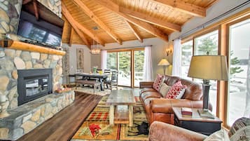 House (5 Bedrooms) | Interior