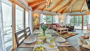 House (5 Bedrooms) | Interior