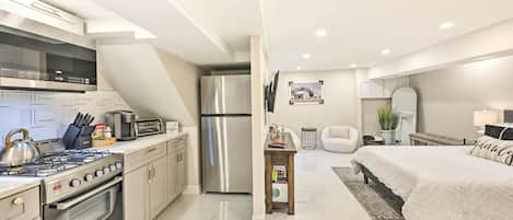 Laptop workspace, iron/ironing board, free cribs/infant beds, bed sheets