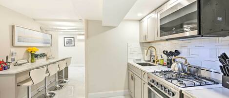 Apartment (0 Bedroom) | Private kitchen