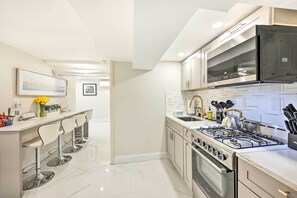 公寓 (0 Bedroom) | 私人厨房 | 微波炉、烤箱、炉灶、洗碗机