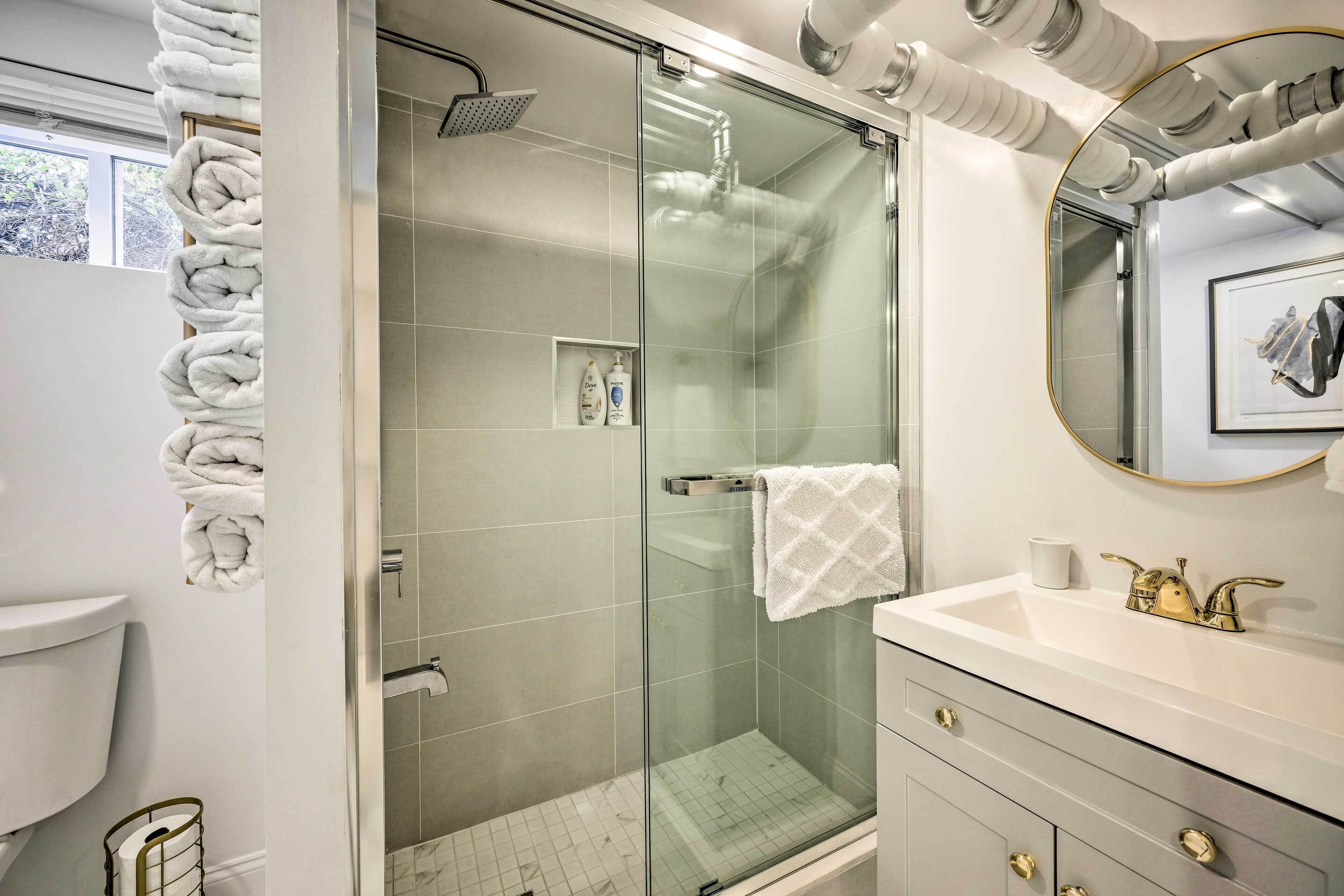 Apartment (0 Bedroom) | Bathroom | Shower