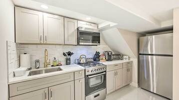 Lò vi sóng, lò nướng, bếp nấu, máy rửa bát