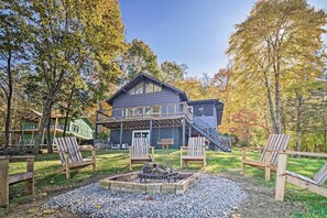 A cabin with a deck, outdoor seating, and a fire pit. - Ten Mile Home on Watts Bar Lake w/ 2 Docks! (Ten Mile)