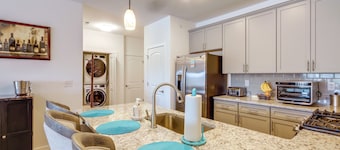 Bright Lewes Condo w/ Balcony, 7 Mi to Beach!