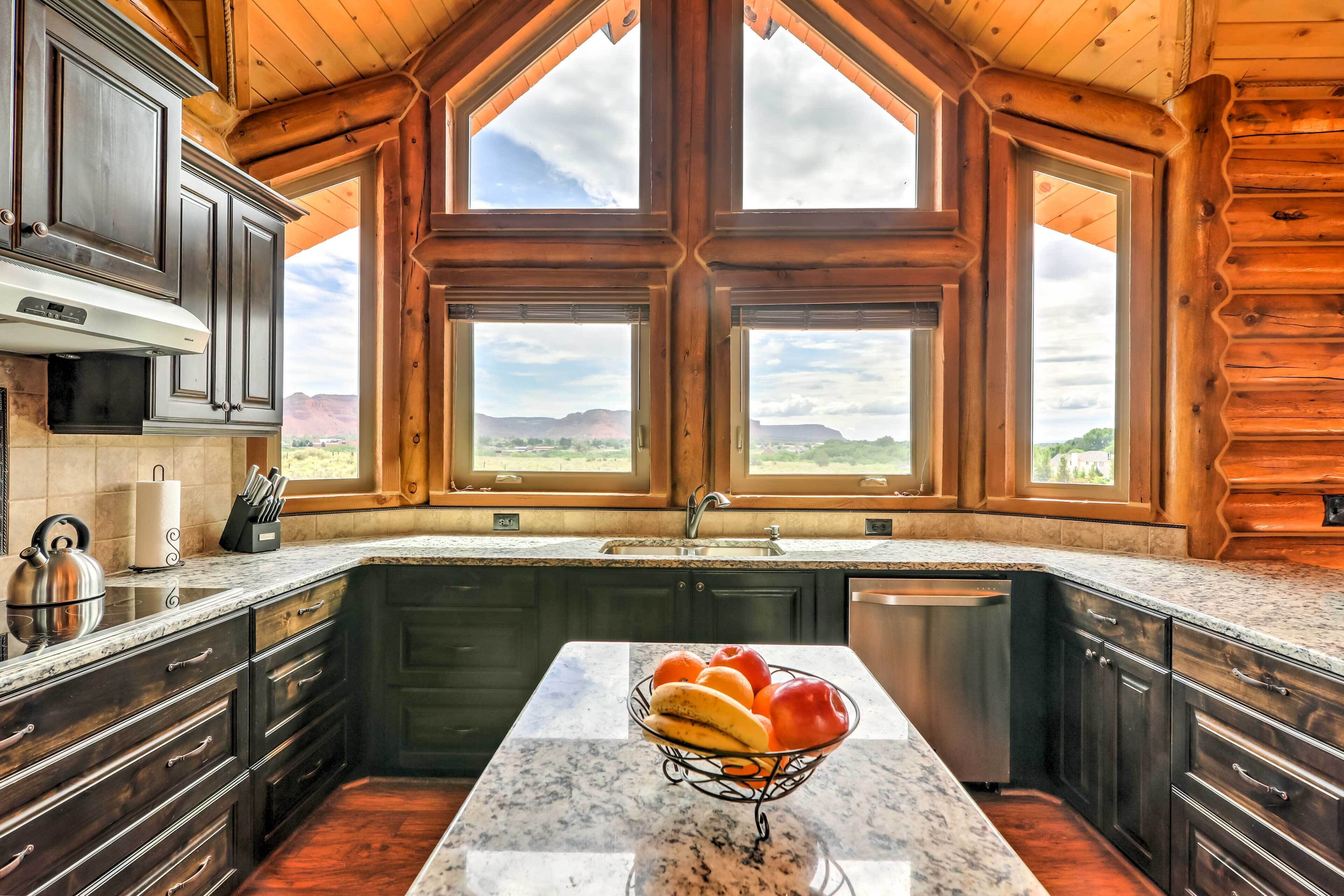 Dreamy Kanab Cabin w/ Hot Tub & Panoramic Views!