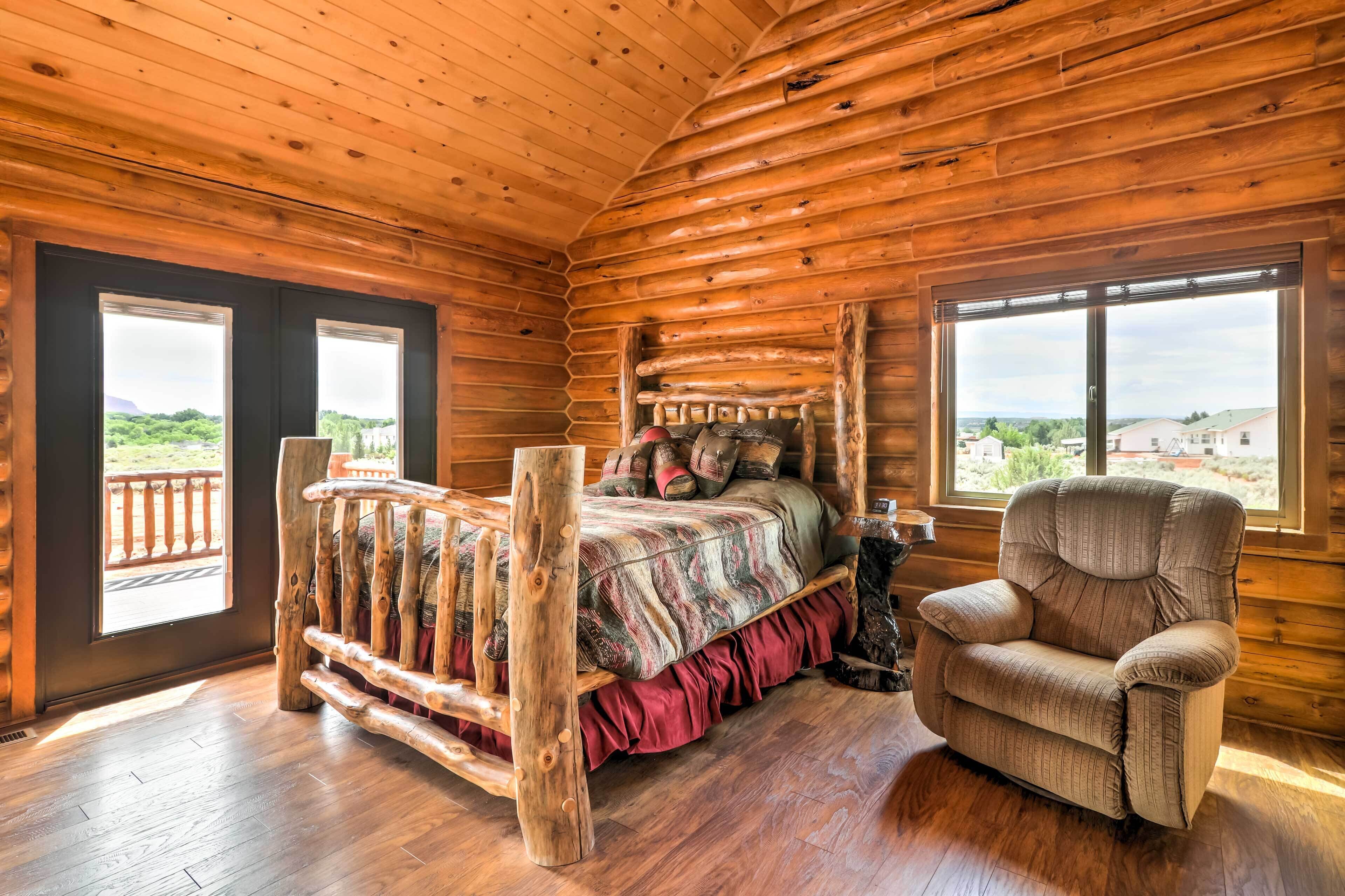 Dreamy Kanab Cabin w/ Hot Tub & Panoramic Views!