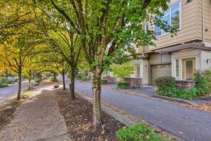 Apartment (2 Bedrooms) | Interior - Quaint Issaquah Home - Walk to Shops & Dining (Issaquah)