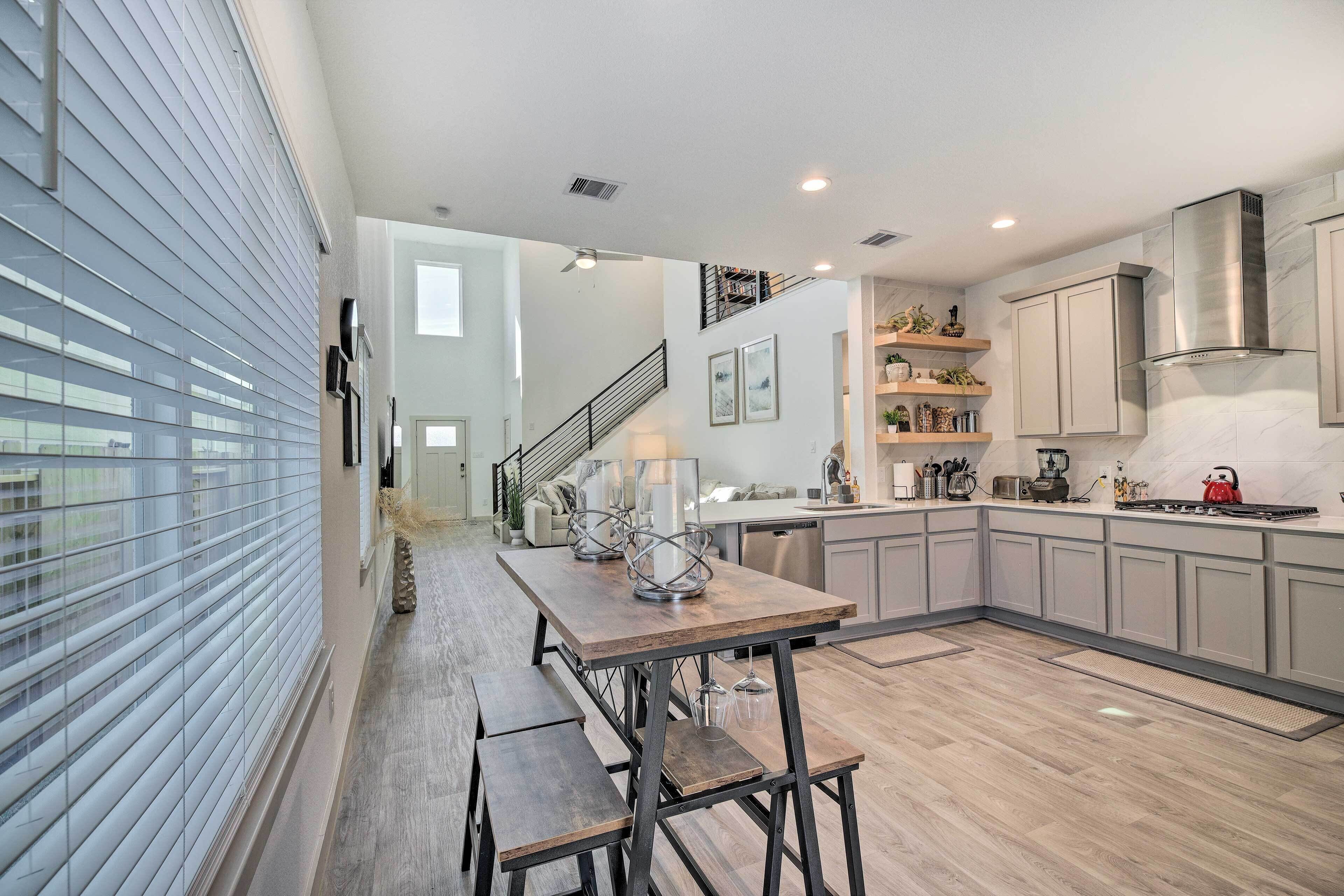 Pristine Home w/ Yard < 10 Mi to Dtwn Houston