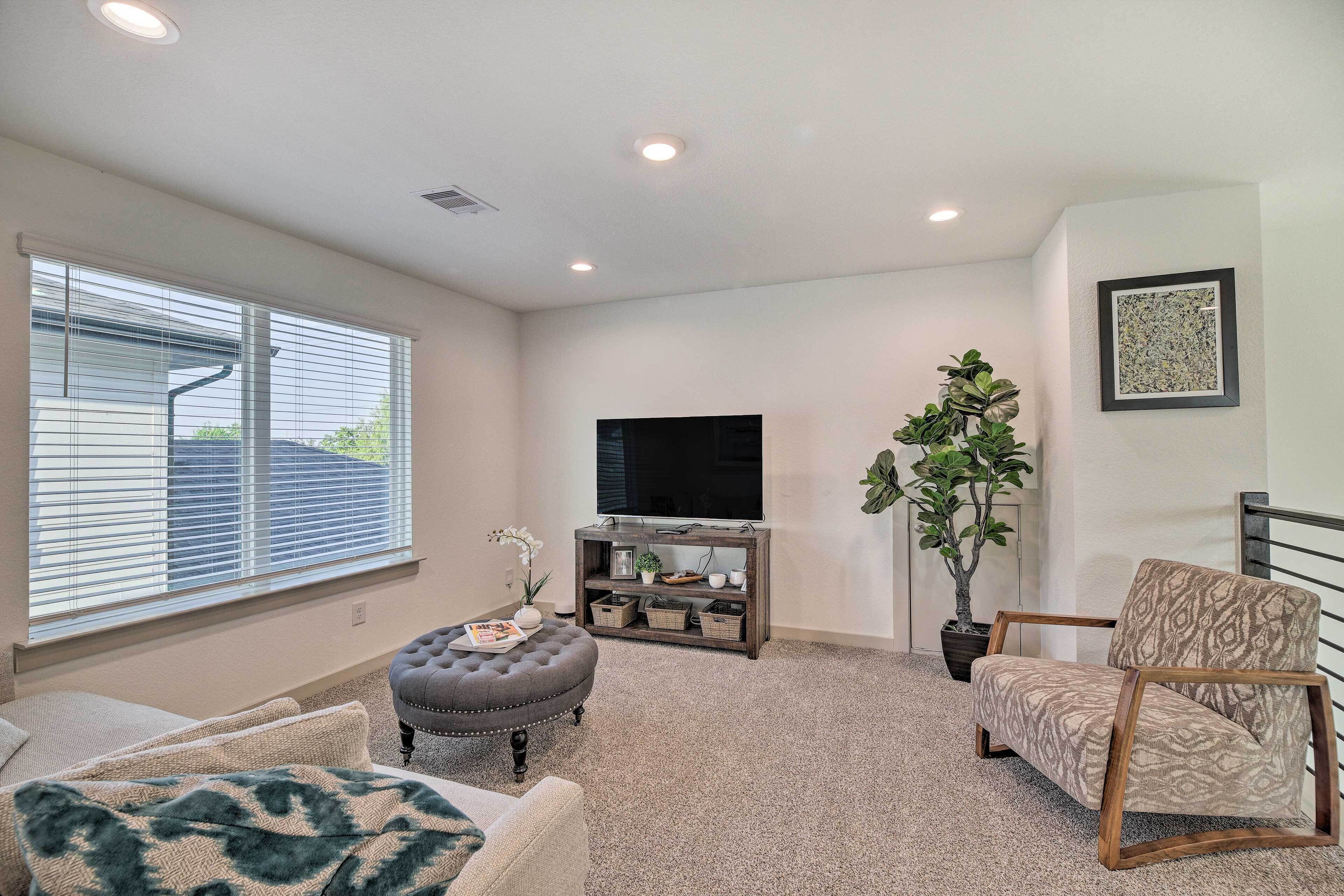 Pristine Home w/ Yard < 10 Mi to Dtwn Houston