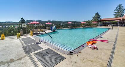 Community Perks: Welcoming Groveland Home