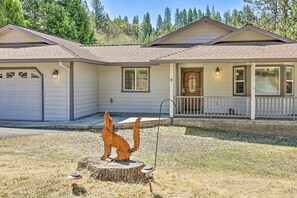 House (3 Bedrooms) | Interior - Community Perks: Welcoming Groveland Home (Groveland)