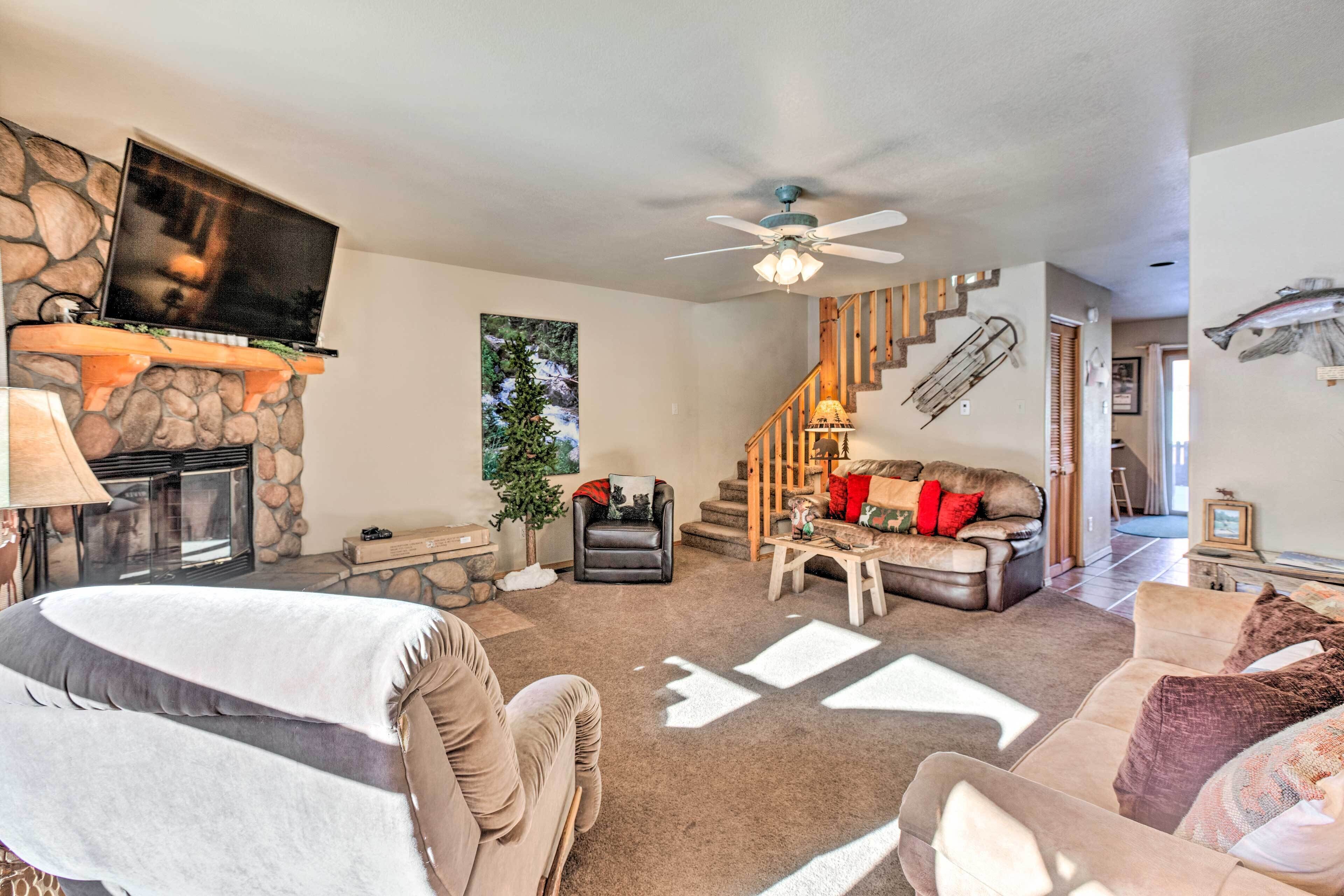 Stunning Red River Retreat Next to Ski Lift!