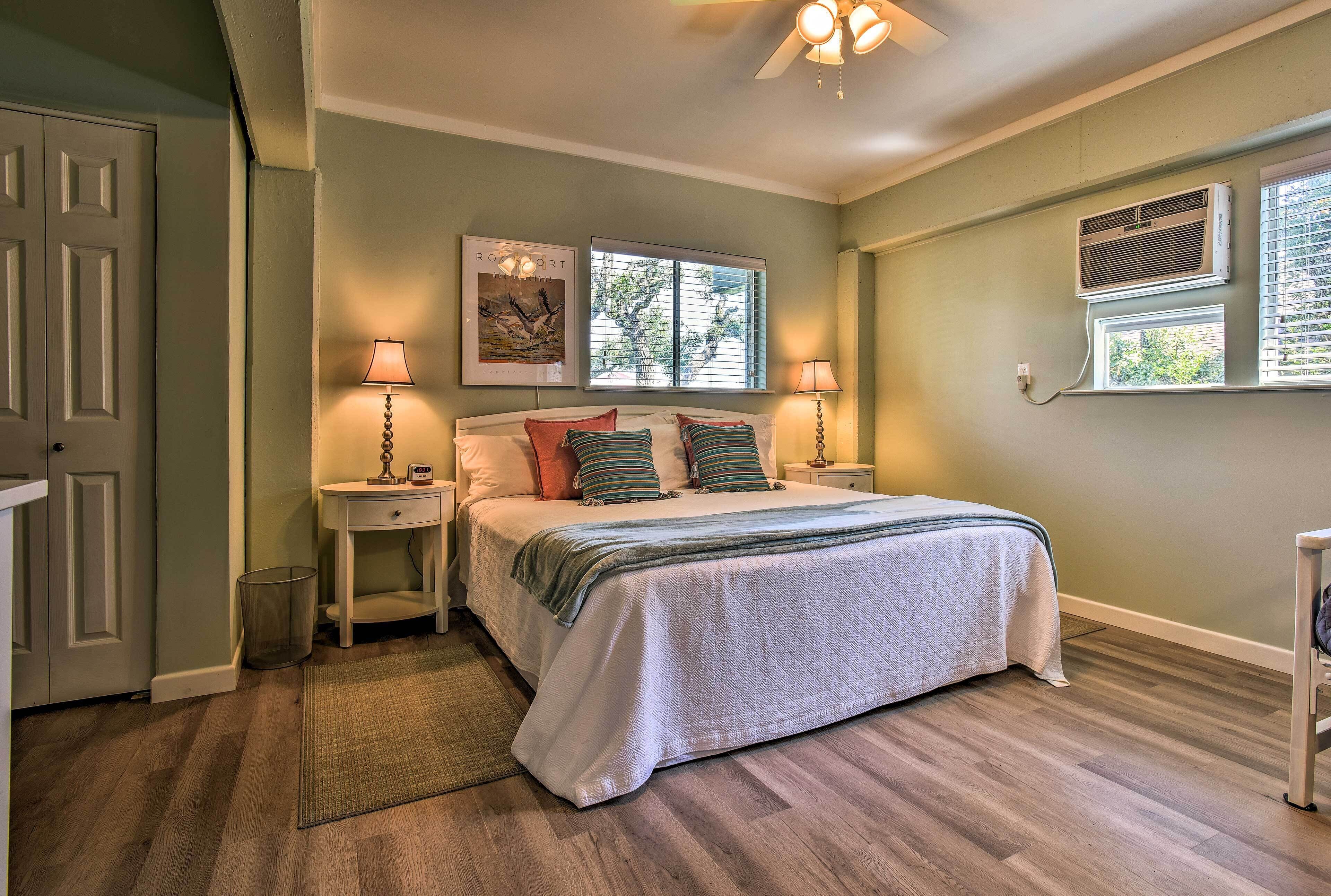 Seaside Bliss: Rockport Retreat w/ Patio & Grill