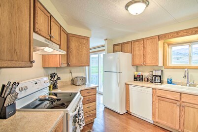 Montana's Emigrant Peaks Getaway: Apt w/ Amenities