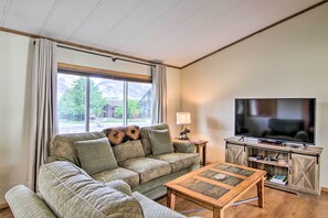 Interior - Montana's Emigrant Peaks Getaway: Apt w/ Amenities (Emigrant)