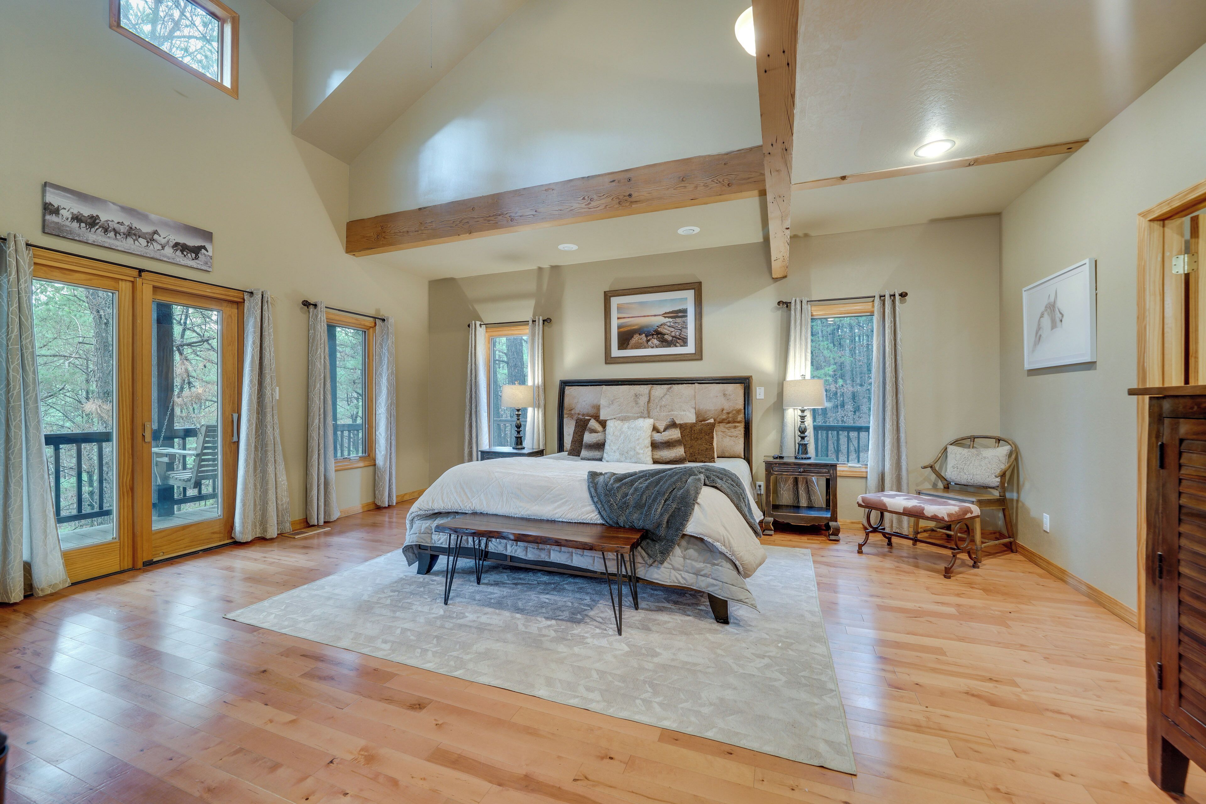 Broken Bow Cabin w/ Hot Tub & Game Room!