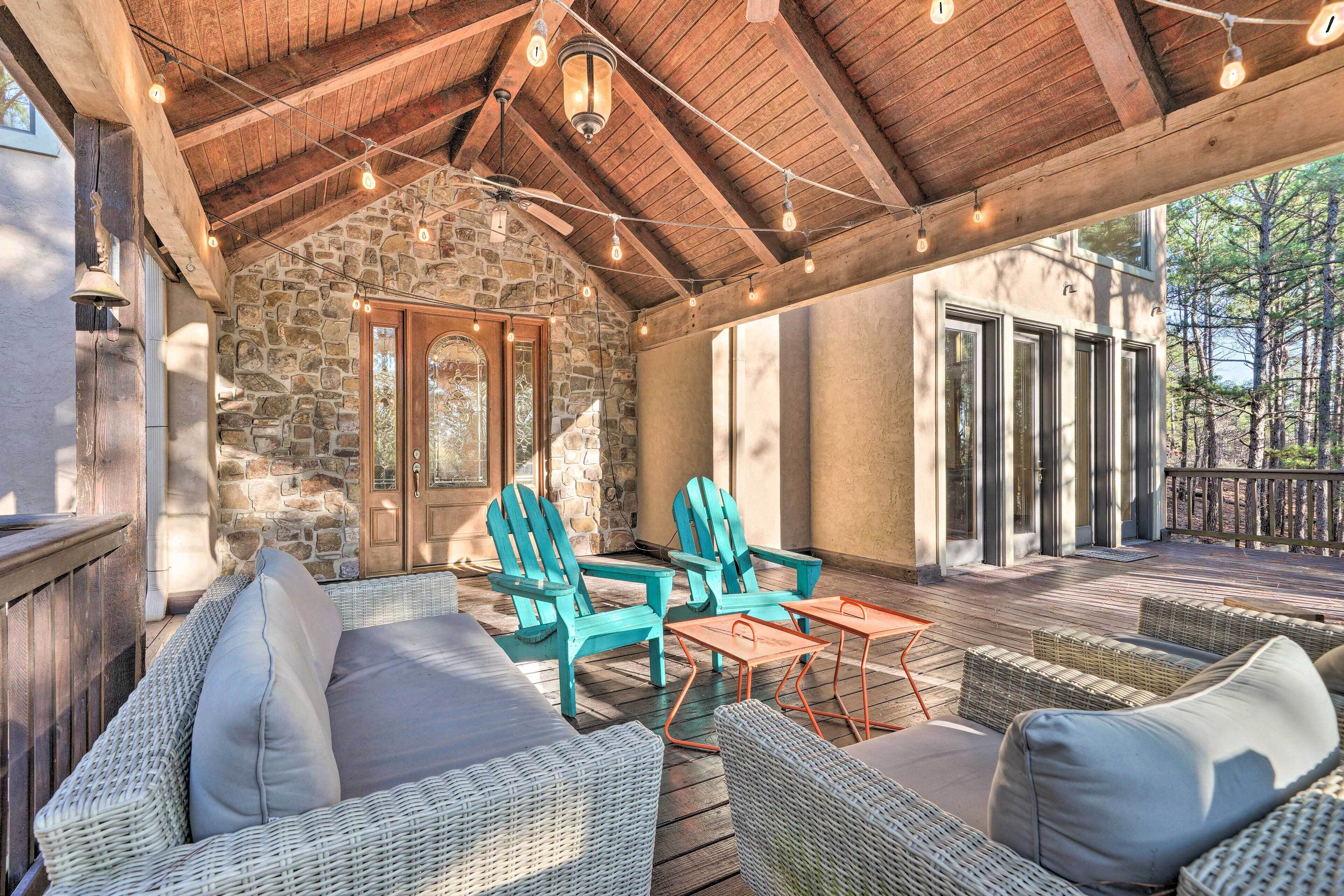 Broken Bow Cabin w/ Hot Tub & Game Room!