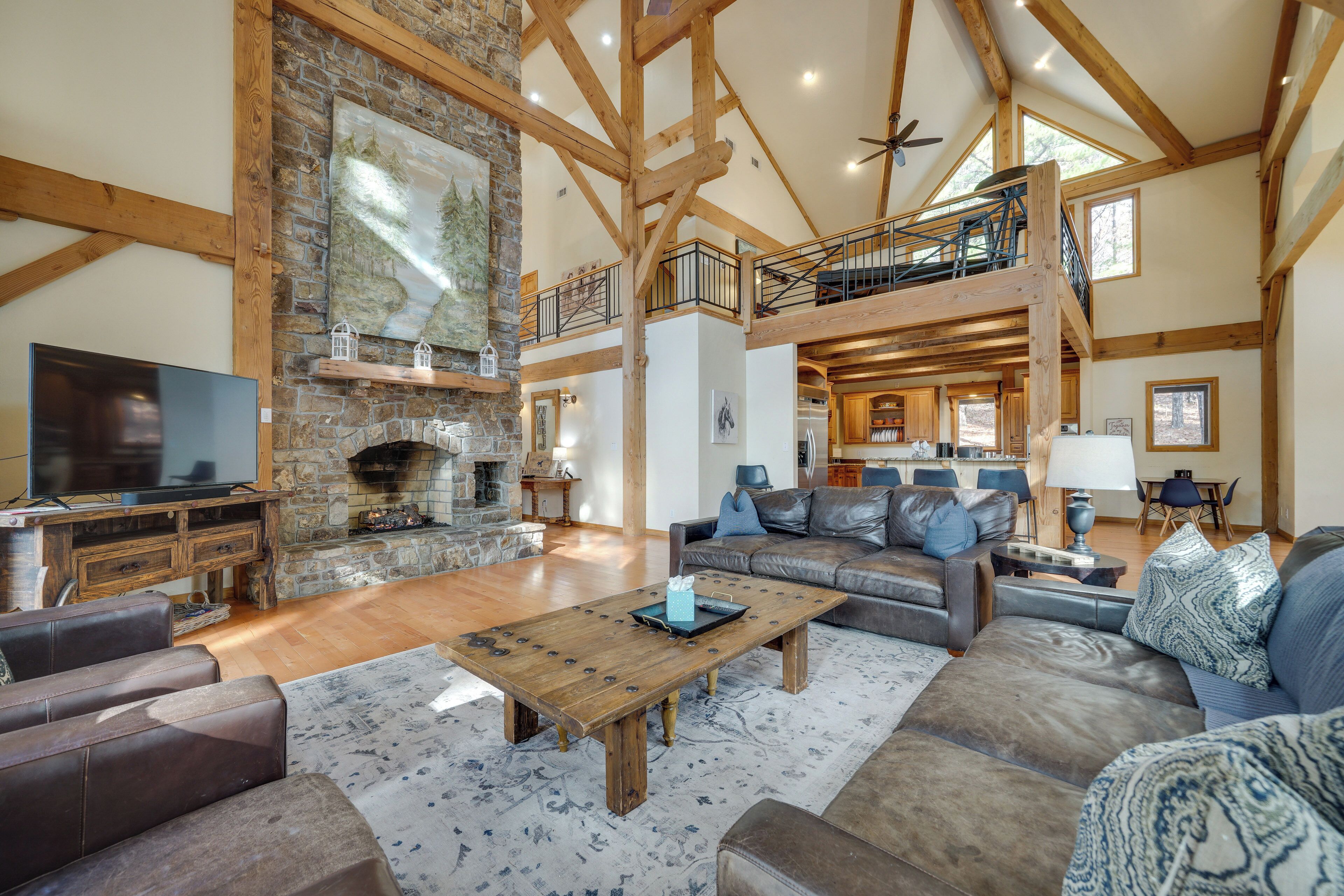 Broken Bow Cabin w/ Hot Tub & Game Room!