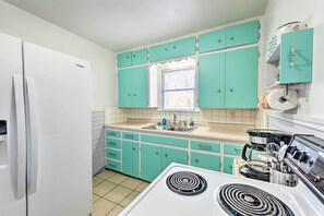 House (2 Bedrooms) | Interior - Outdoor Dining & Yard: Pet-friendly Temple Home (Temple)