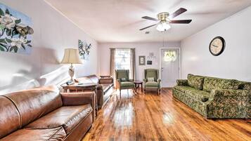 House (2 Bedrooms) | Living area | TV, books