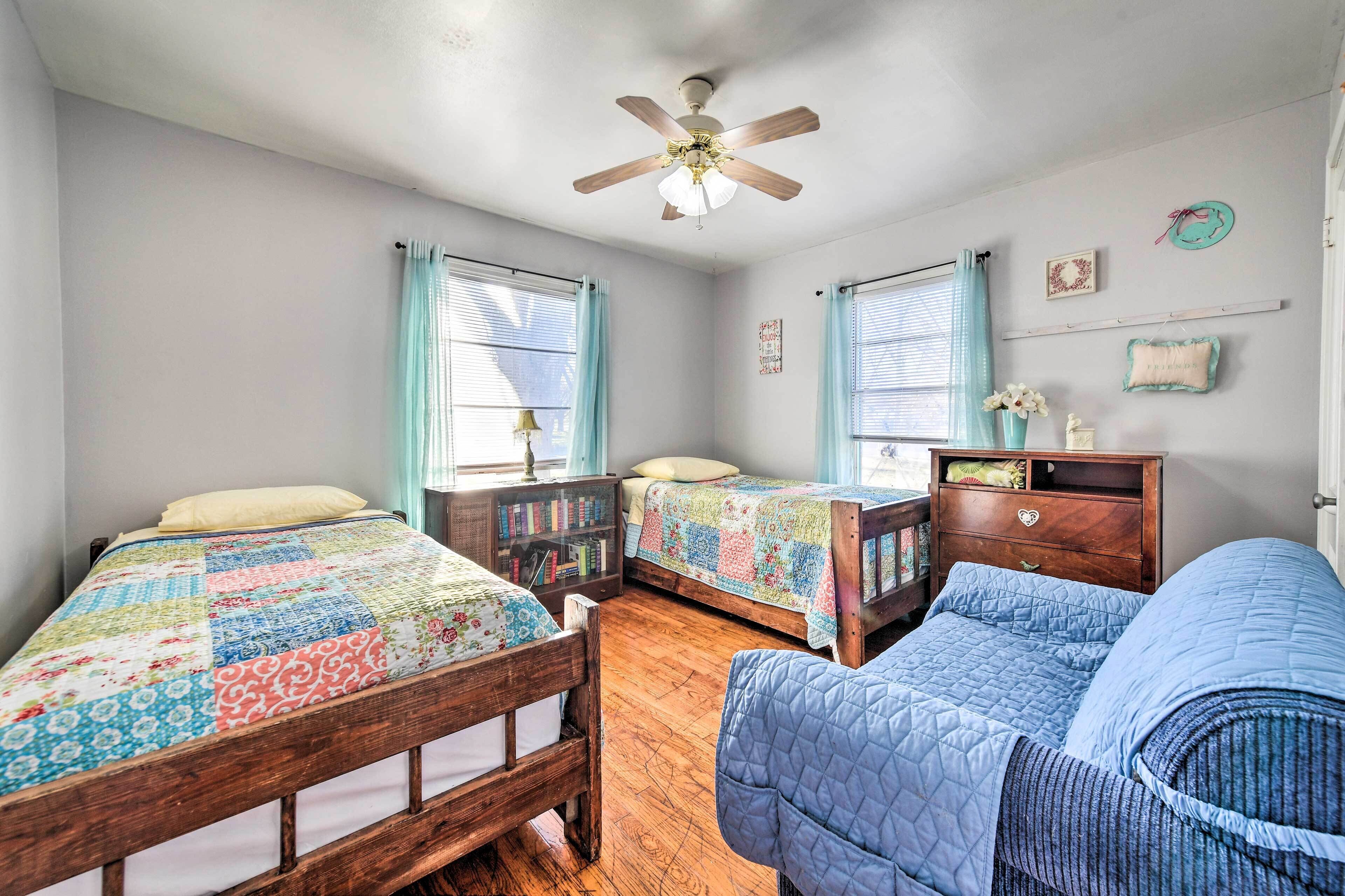 House (2 Bedrooms) | Interior