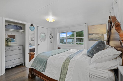 Boat & Fish on Lewisville Lake: Pet-friendly Haven