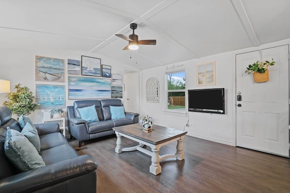 House (2 Bedrooms) | Interior - Boat & Fish on Lewisville Lake: Pet-friendly Haven (Lake Dallas)