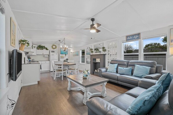 House (2 Bedrooms) | Interior