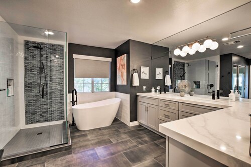 Upscale Palm Desert Oasis w/ BBQ - Near Golf!