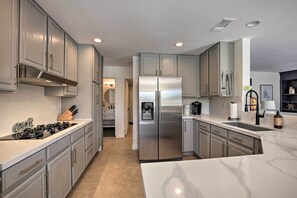 House (4 Bedrooms) | Private kitchen | Microwave, oven, stovetop, dishwasher - Upscale Palm Desert Oasis w/ BBQ - Near Golf! (Palm Desert)