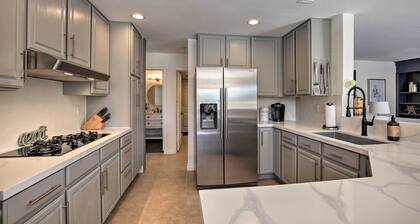 Upscale Palm Desert Oasis w/ BBQ - Near Golf!