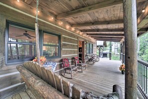 Terrace/patio - Franklin Cabin Surrounded by Smoky Mountains! (Franklin)