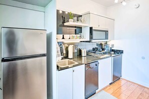 Apartment (0 Bedroom) | Interior - Quaint Henderson Resort Studio w/ Lake View! (Henderson)