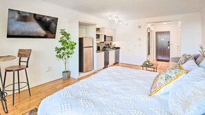 Apartment (0 Bedroom) | Interior - Quaint Henderson Resort Studio w/ Lake View! (Henderson)