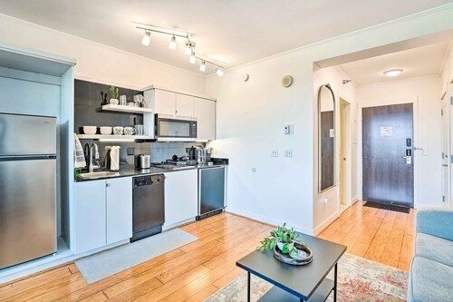 Quaint Henderson Resort Studio w/ Lake View!