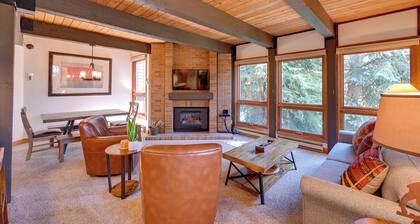 Upscale Condo w/ Balcony < 1/2 Mi to Ski Resort