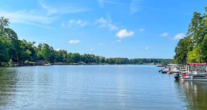 Sunny Lakefront Escape in Prosperity w/ Dock!