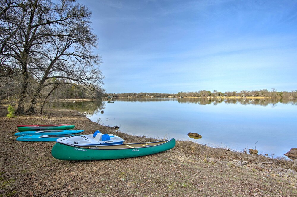 Lakefront Cabin w/ 2 Lofts, Boats on 4 Acres